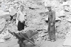 Gullnesgruva ved Bandak Martin Skjæveland og John Kristensen1954 - #KvH 07-028 b