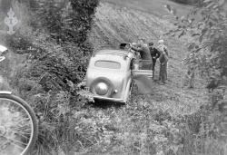 Bil utfor vegen 1958 - #KvH 09-073 b 