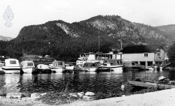 Ved småbåtbrygga 1990talet - #KvH 02-120 b 