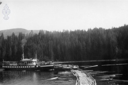 Gamle flytebrua ved Spjotsodd og Victoria 1920åra 02 - #KvH 14-040 b 