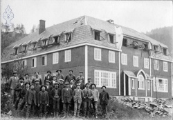 Folkehøgskulen blir bygd 1914 med arb gjeng -KvH 03-009 b