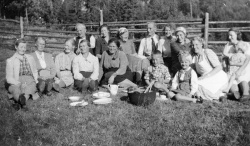 Brunkeberg sanitetslag på Bukti 23081949 - #KvH 03-071 b 