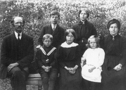 Familien Draugedalen - #KvH 05-081 b 