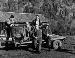 Elg frå Roeiåsen Erling Haugen, Einar Skarprud, Olav Myrann, Erling Florentz,, Tarjei Skarprud 1965 01 - KvH 09-170 www