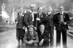 17 mai 1945 Kviteseidbyen 02 - #KvH 08-010 b 