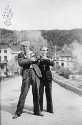 17 mai 1945 Sverre Snaunes Rolf Kilen - #KvH 08-011 b